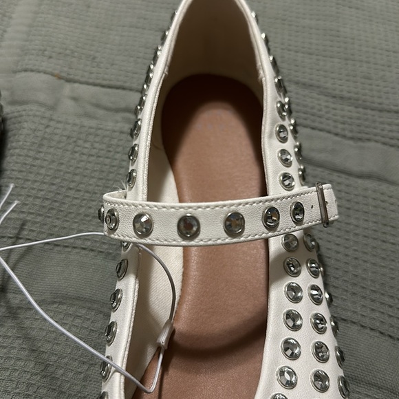 NWT Women's Issa Rhinestone Mary Jane
Ballet Flats with Memory Foam Insole. 9 - Picture 8 of 9
